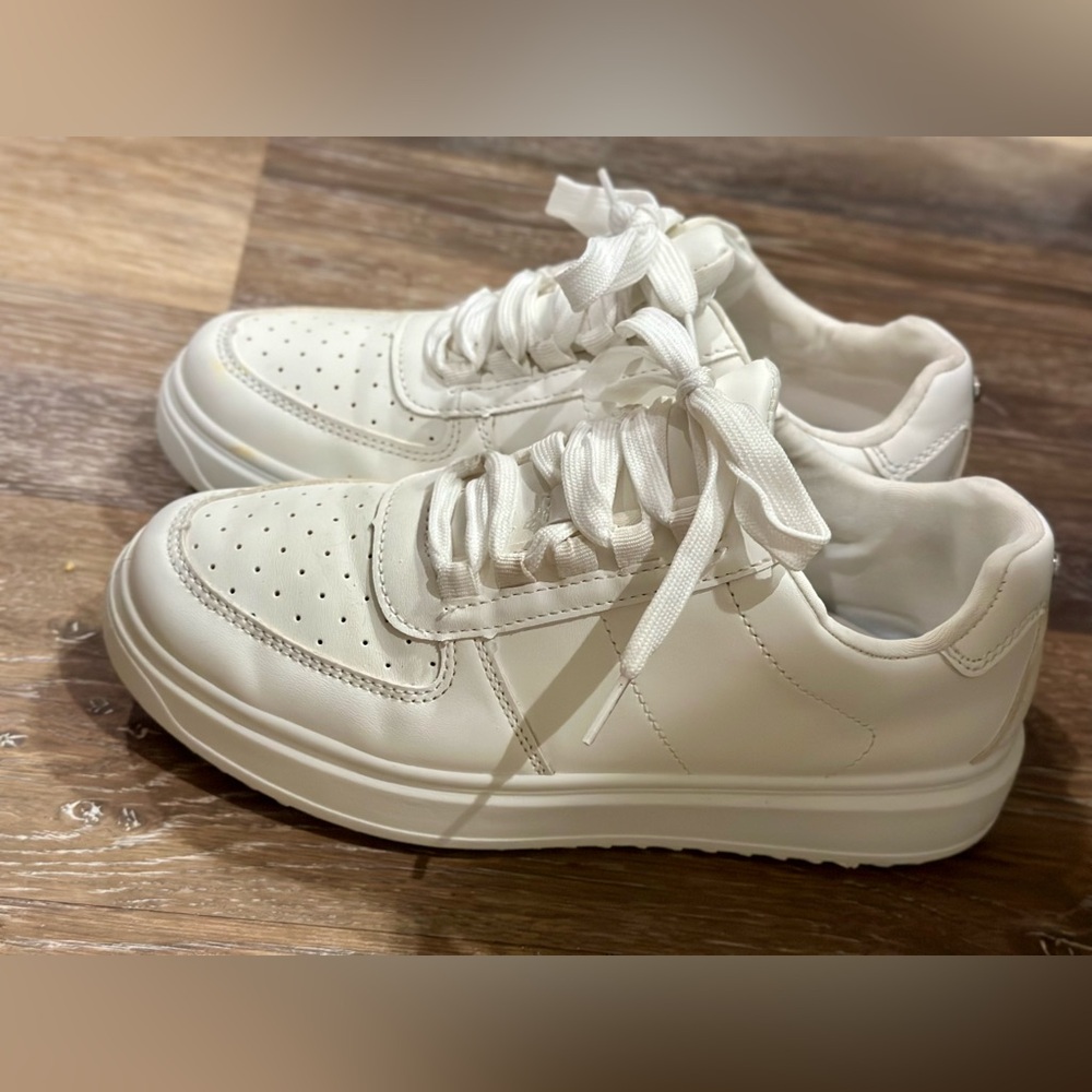 EUC Madden Girl Jesi Sneaker - Size 6.5 - Picture 8 of 12
